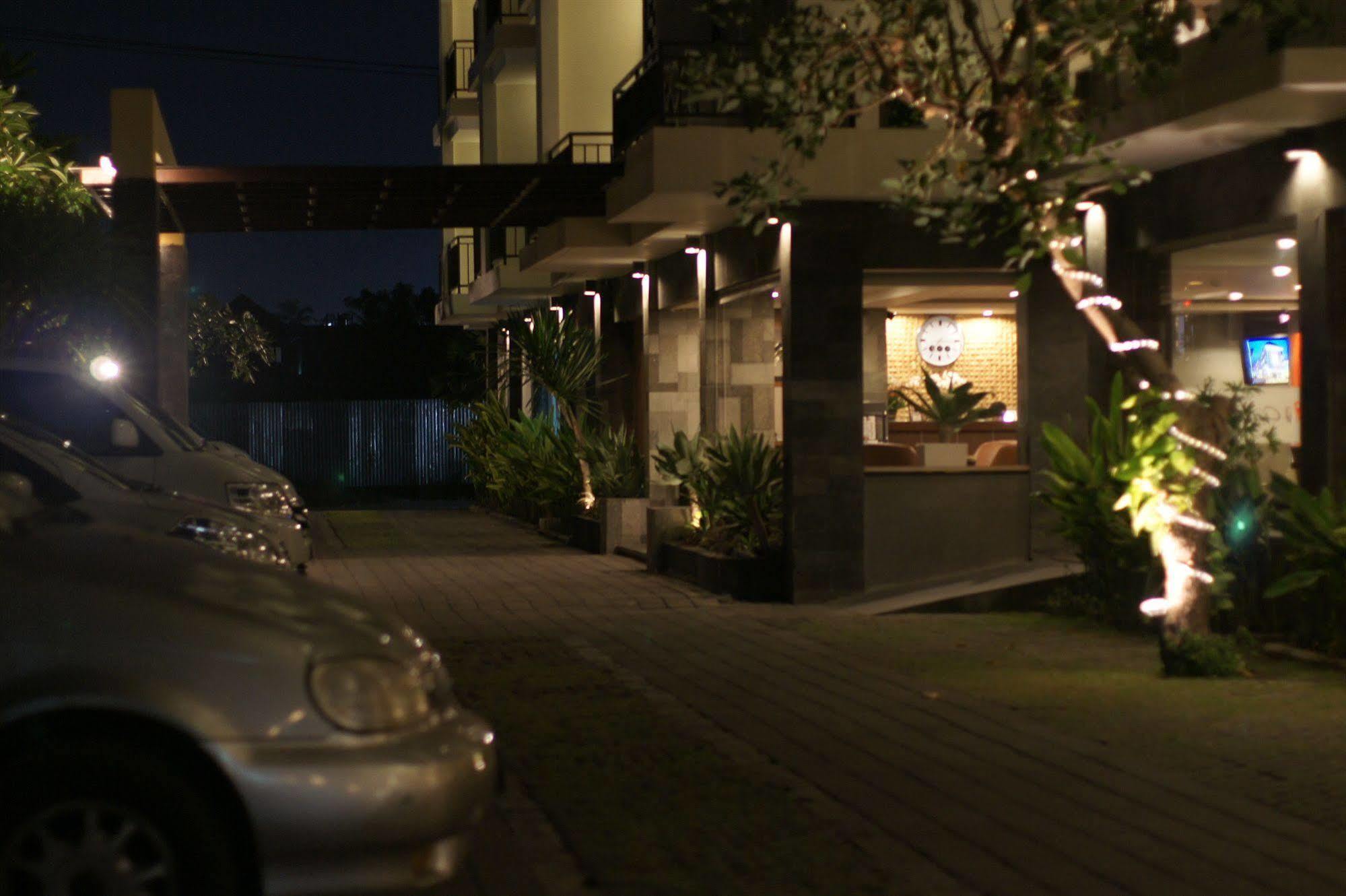 Bloo Bali Hotel Kuta Lombok Esterno foto
