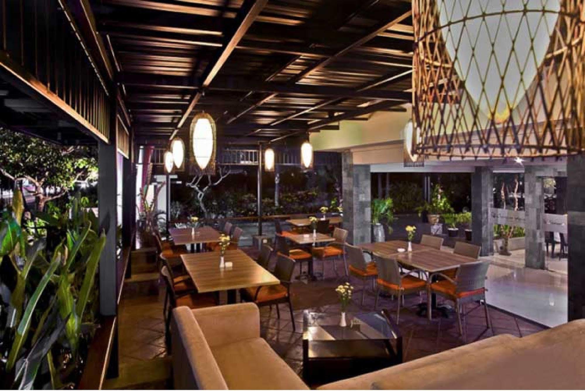 Bloo Bali Hotel Kuta Lombok Esterno foto