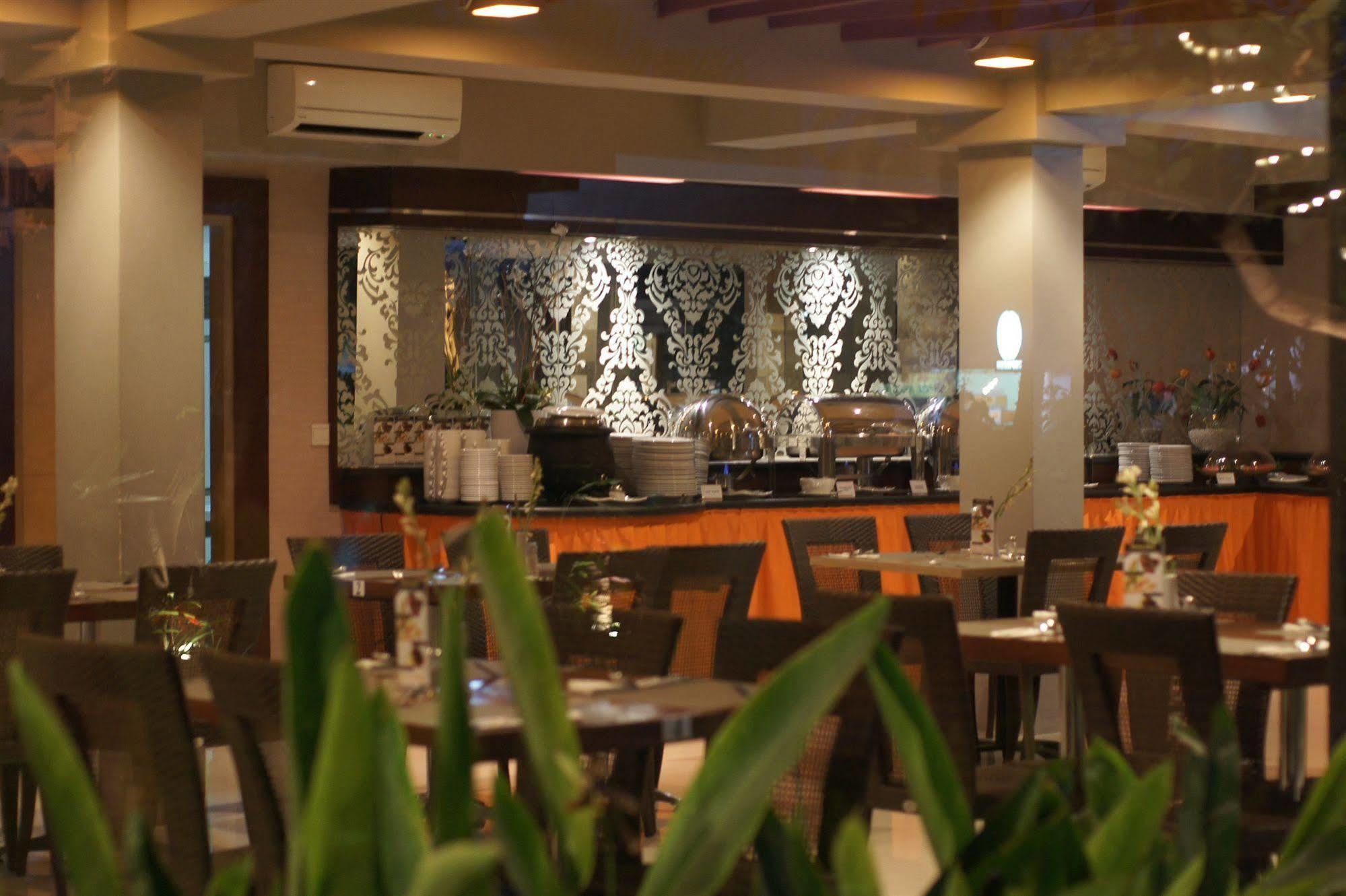 Bloo Bali Hotel Kuta Lombok Esterno foto