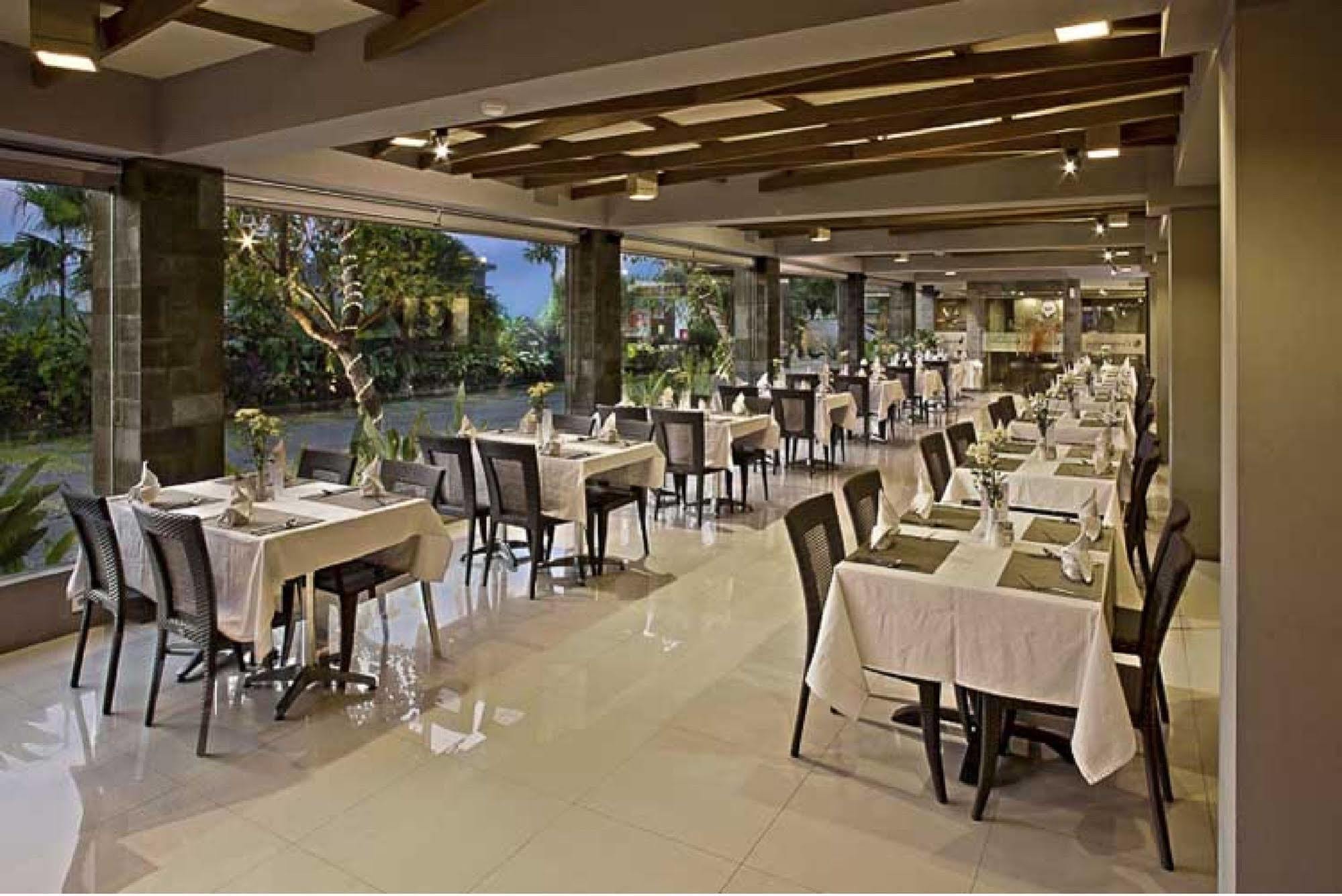 Bloo Bali Hotel Kuta Lombok Esterno foto